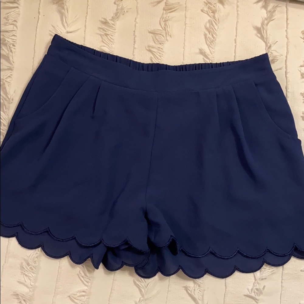Size Medium Navy Scalloped Shorts